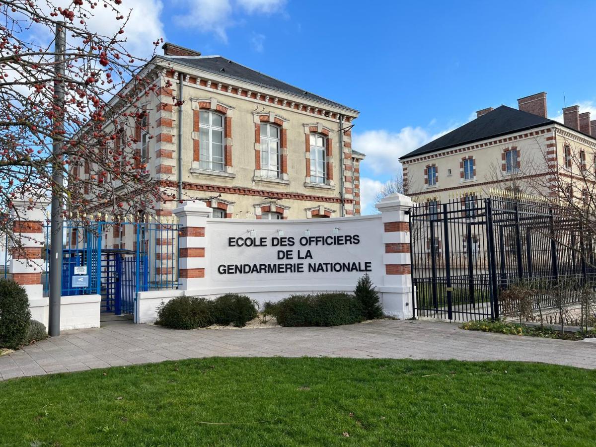 Le Rene Pouteau Lägenhet Melun Exteriör bild